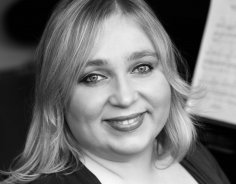 Lisa Glatz Portrait von Lisa Glatz in schwarz-weiss