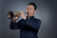Paul Rhee Portrait von Paul Rhee, spielt Trompete