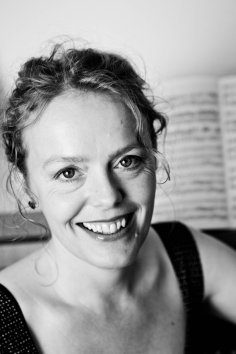 Gertraud Thalhammer sw Portrait von Gertraud Thalhammer